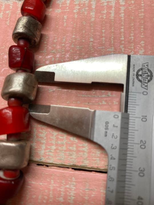 ホワイトハーツアンティークビーズ(ピンク)＆無垢シルバービーズネックレス