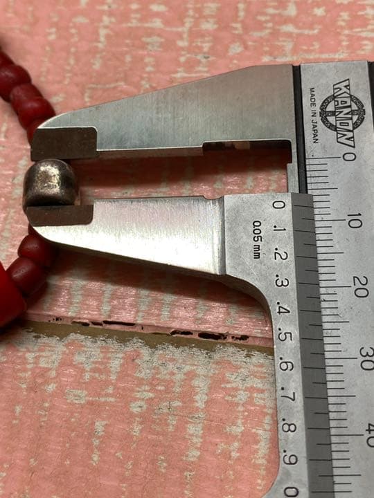 ホワイトハーツアンティークビーズ(ピンク)＆無垢シルバービーズネックレス