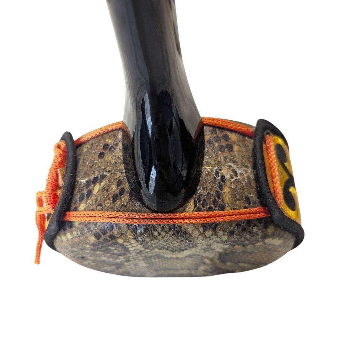 【極美品】沖縄 三線 本蛇革 強化張り 黒塗り棹 蛇皮 ハードケース 爪