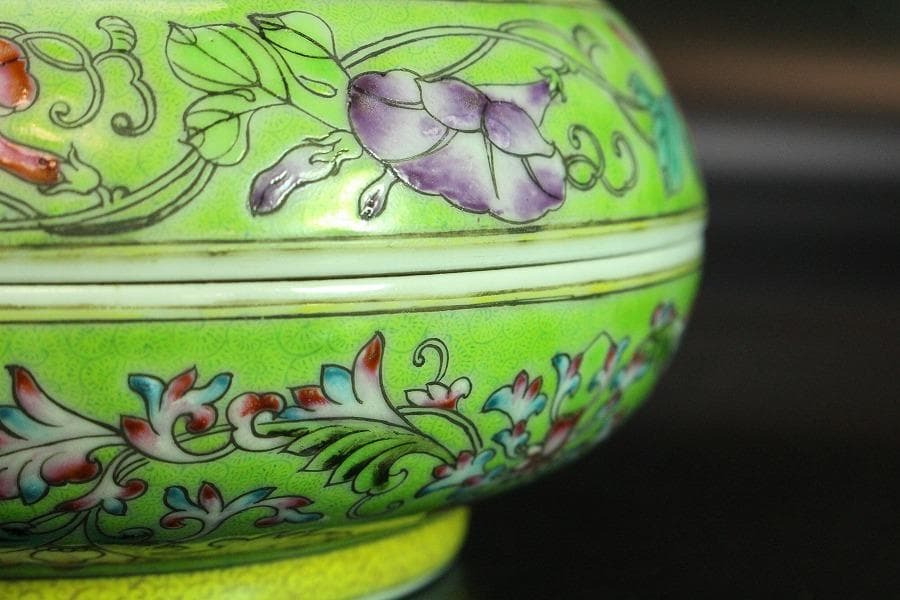 中国美術 粉彩 細密 花鳥紋 蓋物 乾隆年製 金彩 書(K-A384) - メルカリ