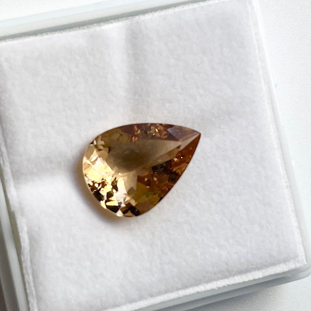 モルガナイト　ルース　5.05ct