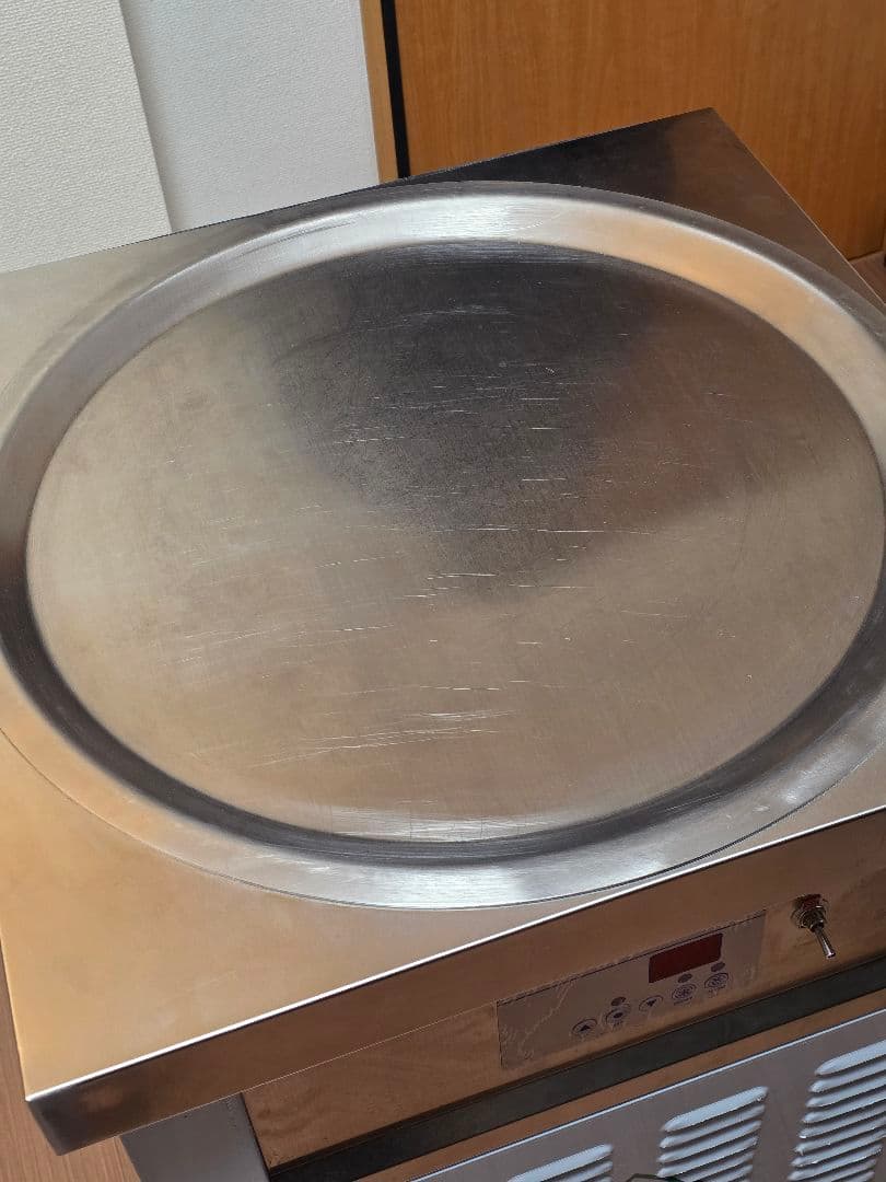 アイスクリームメーカー。