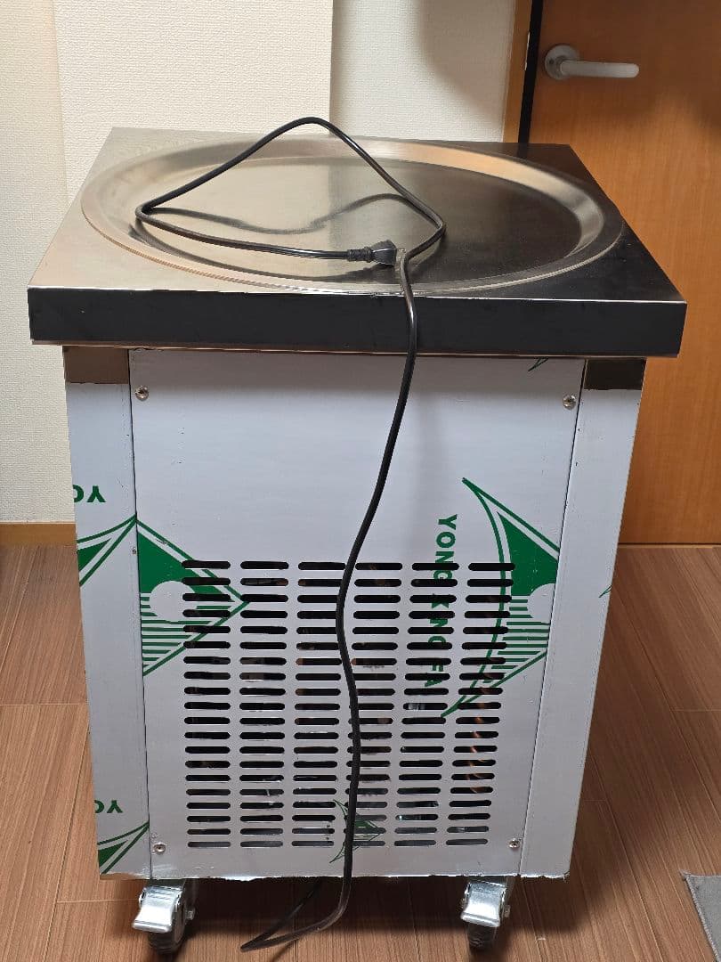 アイスクリームメーカー。