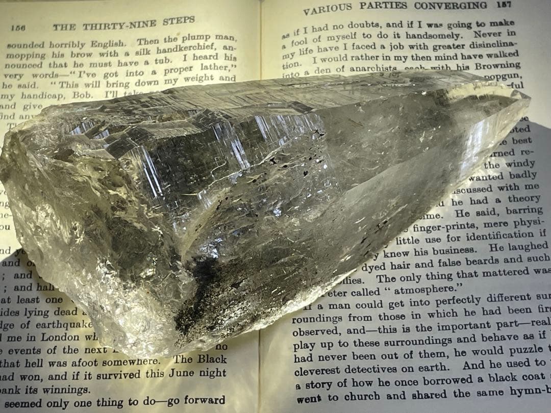 ガネッシュヒマール水晶ポイント　神々しい水晶　巨大で美しい　マスタークリスタル