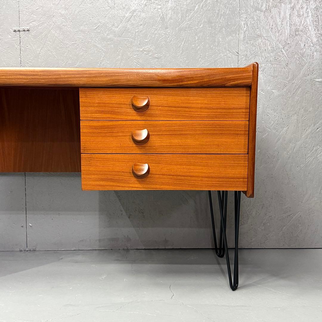 White & Newton ヴィンテージ ピンレッグ チークデスク(401)