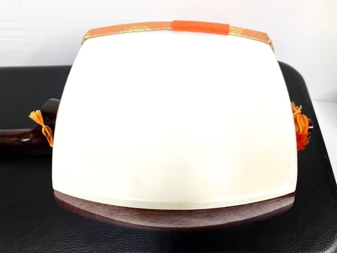 美品◆民謡三味線◆紅木 中棹 皮破れ無し 鼈甲撥／竹駒／替え弦／ケース付