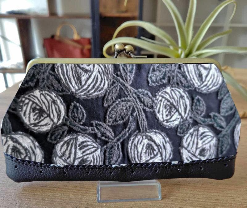 nao様】ミナペルホネン/rosyロージィダークネイビー/がま口長財布