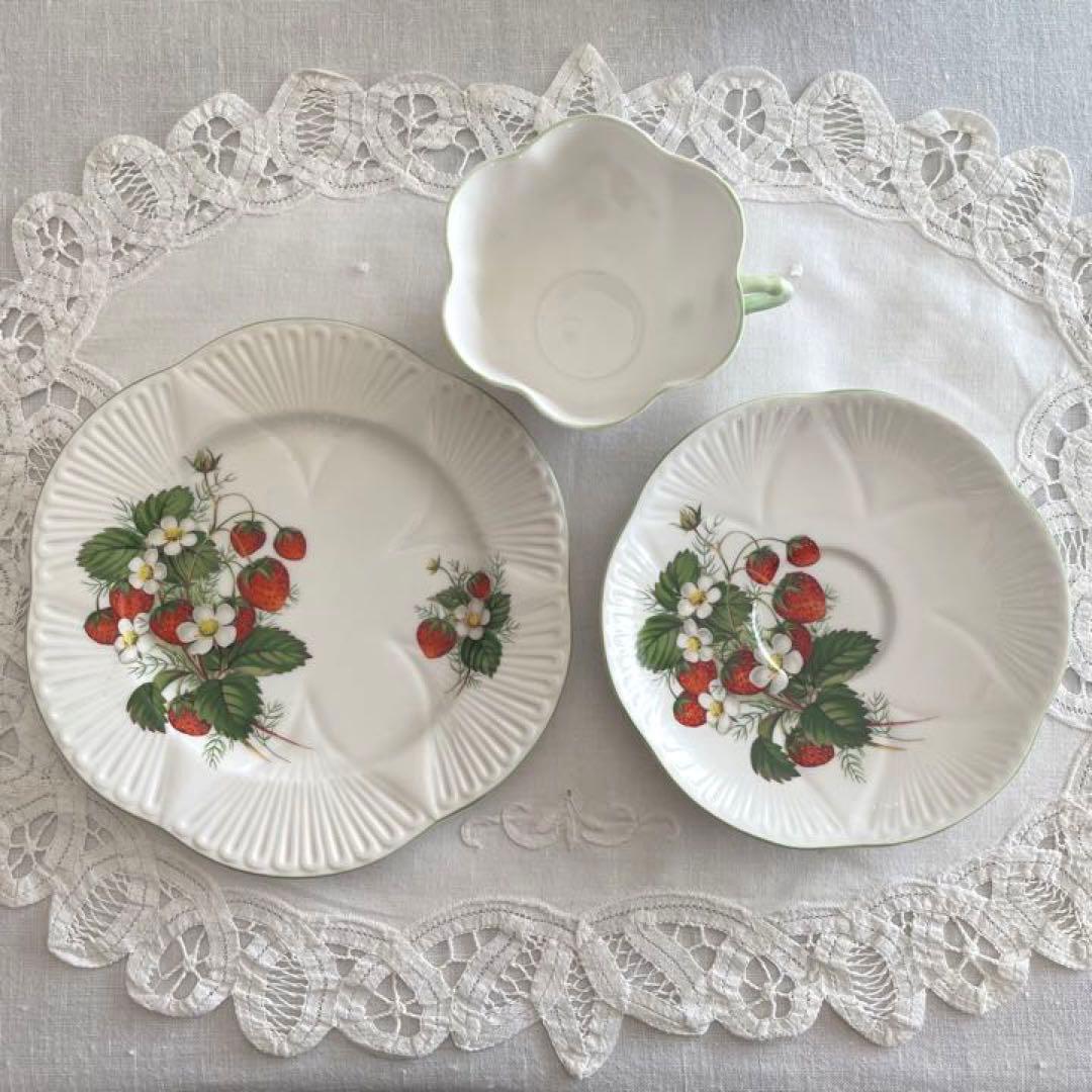 シェリー Shelley レア 希少 ストロベリー デインティシェイプのトリオ①