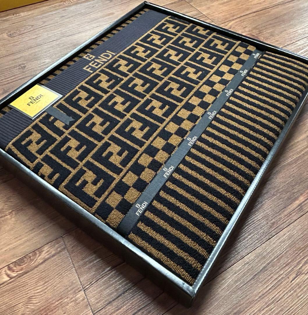 FENDIフェンディ　タオルケット