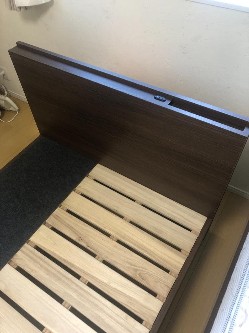 シモンズ　ベッドフレームのみ　セミダブル　引き出し（収納）&コンセント付
