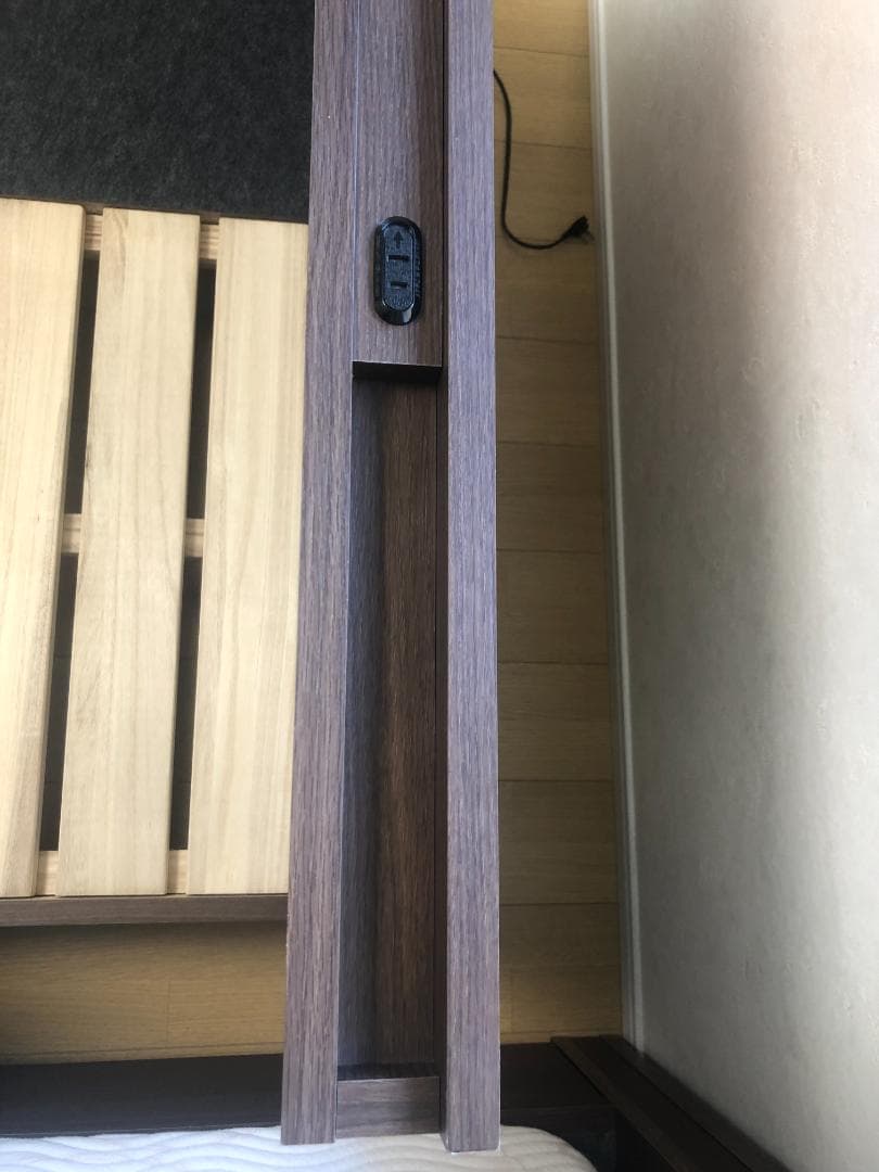 シモンズ　ベッドフレームのみ　セミダブル　引き出し（収納）&コンセント付