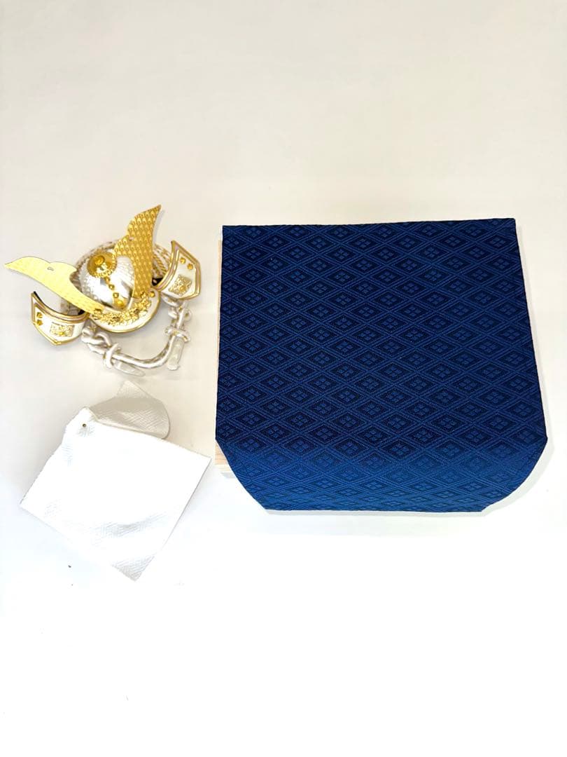 【五月人形】端午の節句　新品　白兜　大鍬　収納飾り　おしゃれ