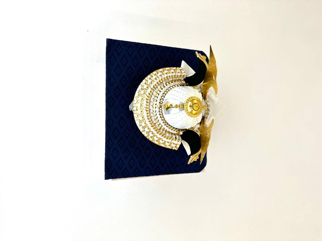 【五月人形】端午の節句　新品　白兜　大鍬　収納飾り　おしゃれ