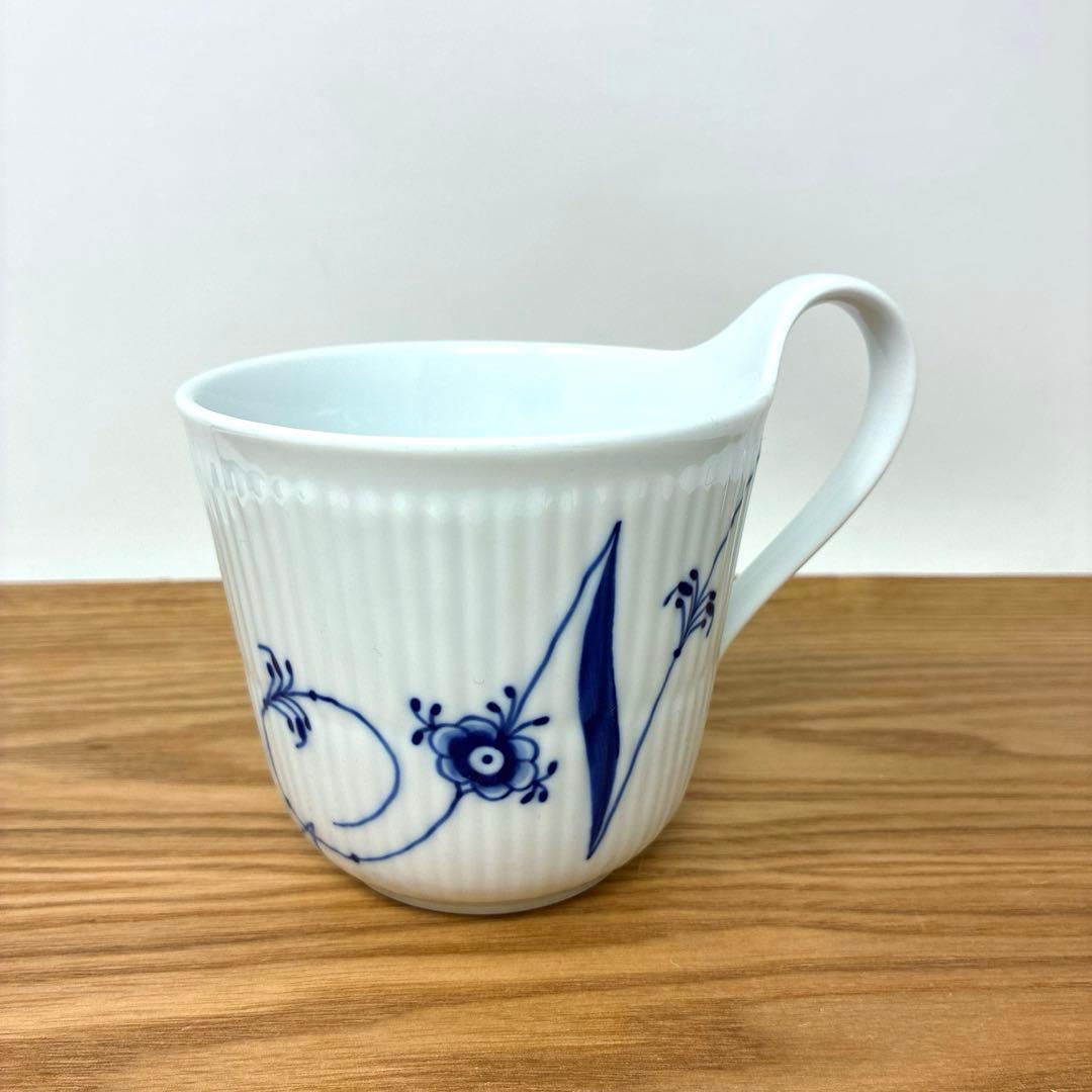 ロイヤルコペンハーゲン ブルーフルーテッド アルファベットマグ M