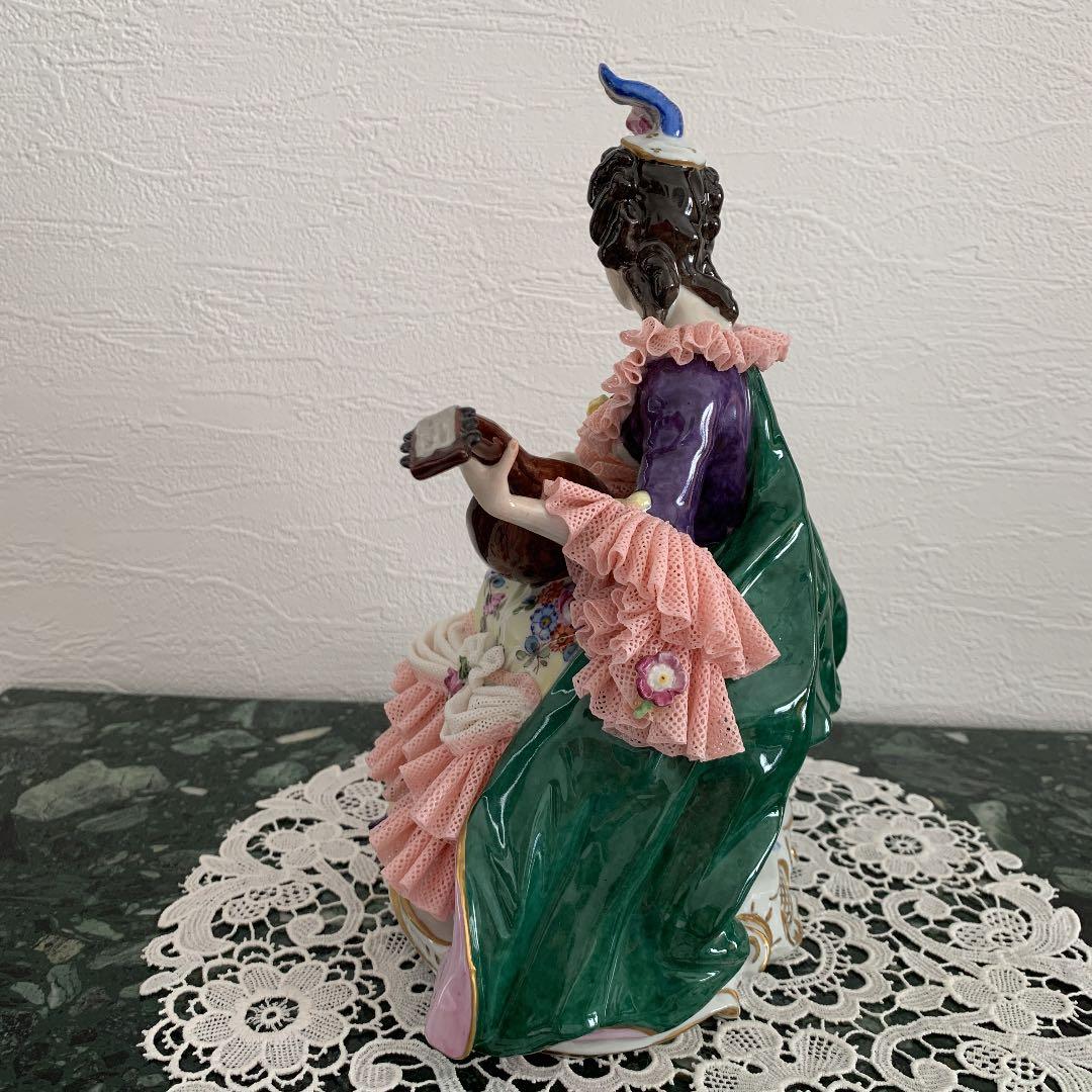 ドレスデン人形　「楽器を弾く貴婦人とオウム」