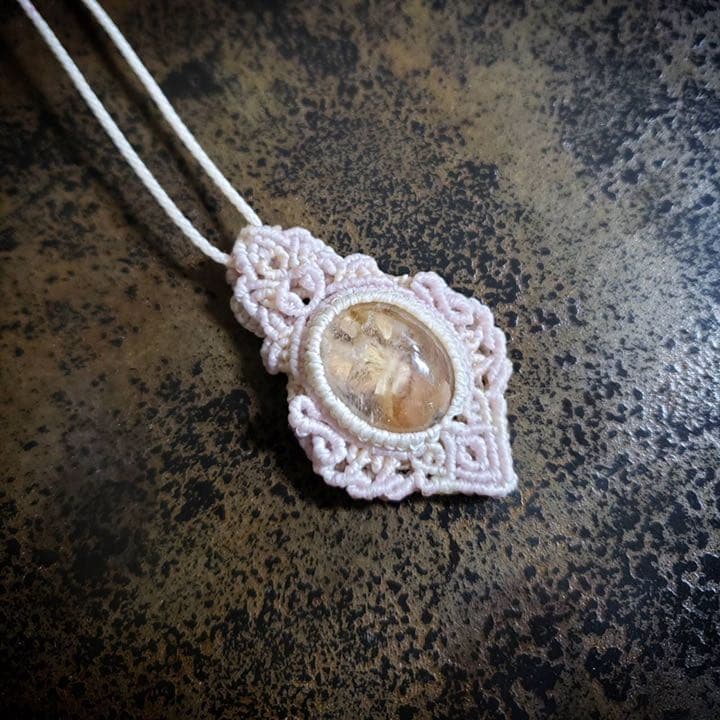 ふわふわインクルージョン「ガーデンクォーツ 」マクラメ編みネックレス