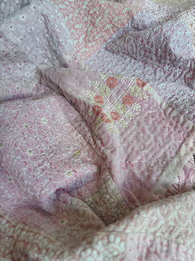 【淡いピンク】ラリーキルト　インド刺繍　カンタ ヴィンテージ　マルチカバー