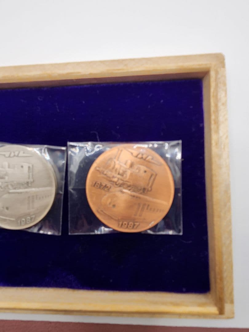 鉄道テーマ 金銀銅コイン3枚セット - メルカリ