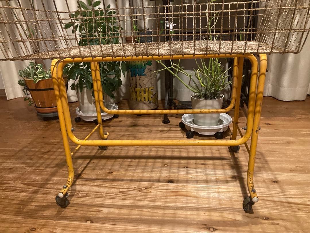 昭和レトロ　ワイヤーワゴン　キャスター付　店舗什器　超シャビージャンクガーデン①