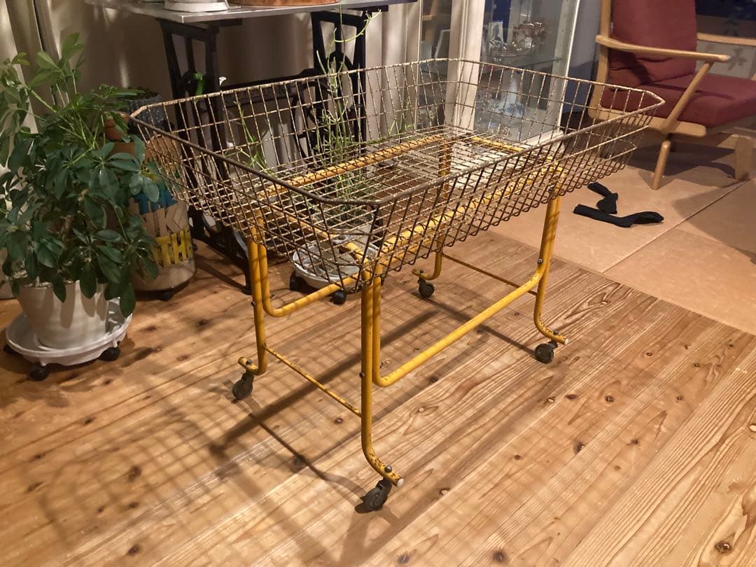 昭和レトロ　ワイヤーワゴン　キャスター付　店舗什器　超シャビージャンクガーデン①