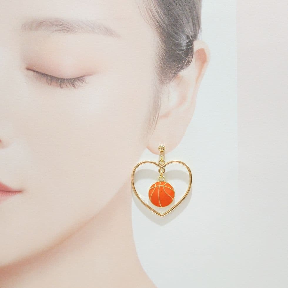 大人可愛い★バスケットボール in ゴールド ハート フープ ピアス♡