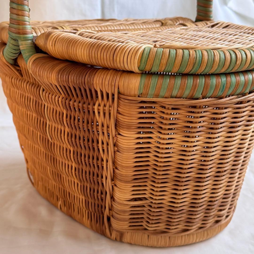 大きなふた付きオーバル型　ピクニックバスケット　ツートンカラー　モスグリーン