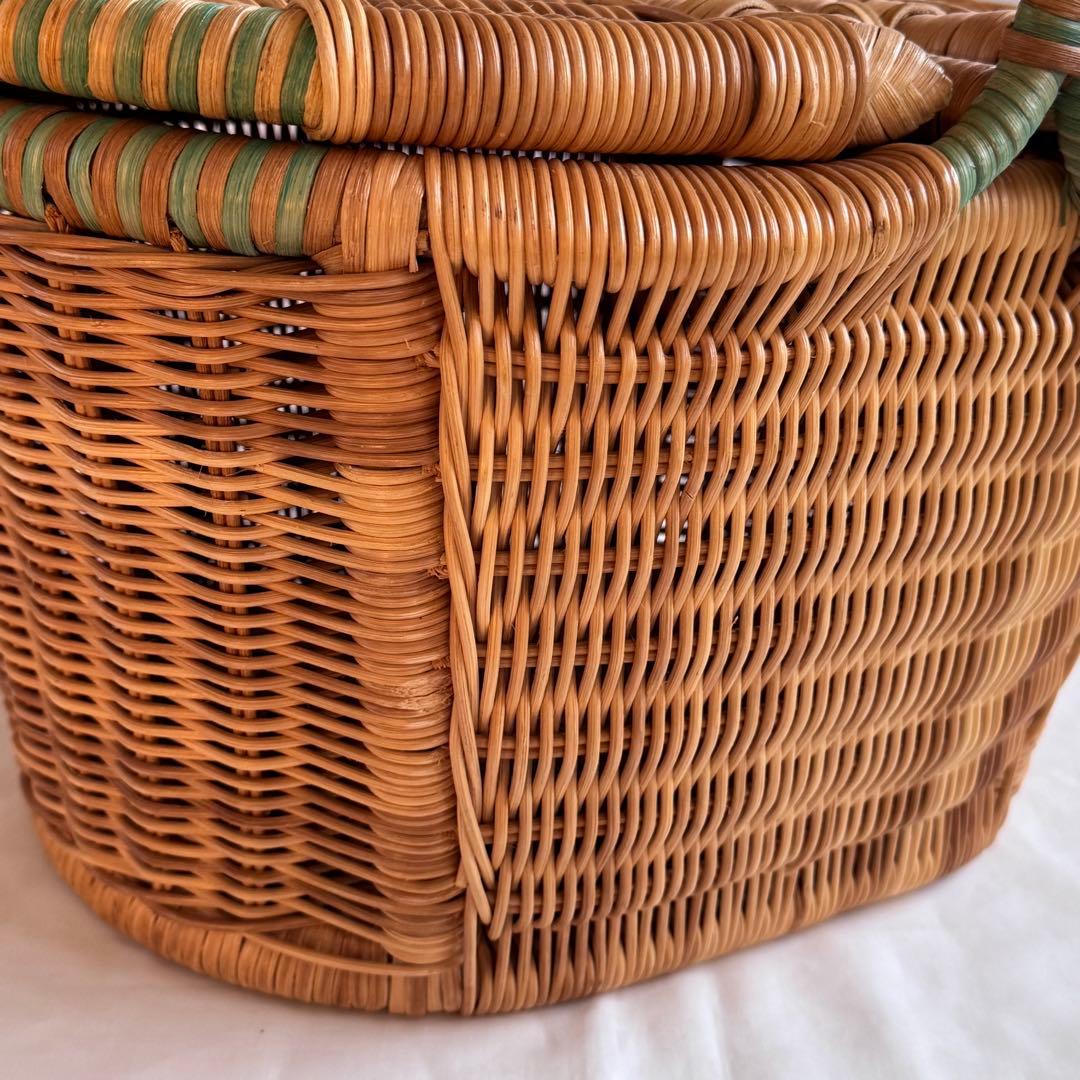 大きなふた付きオーバル型　ピクニックバスケット　ツートンカラー　モスグリーン