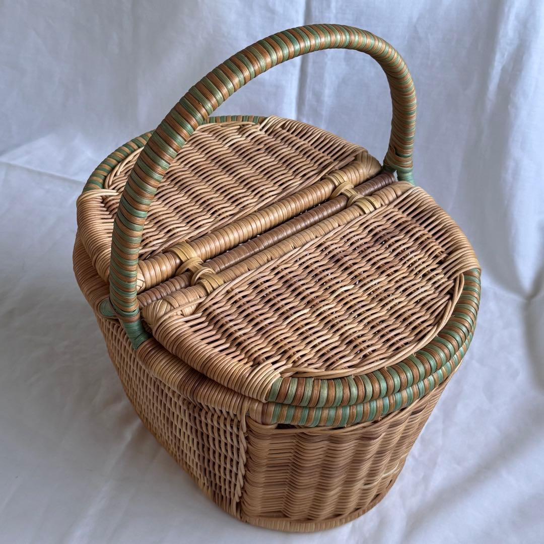 大きなふた付きオーバル型　ピクニックバスケット　ツートンカラー　モスグリーン