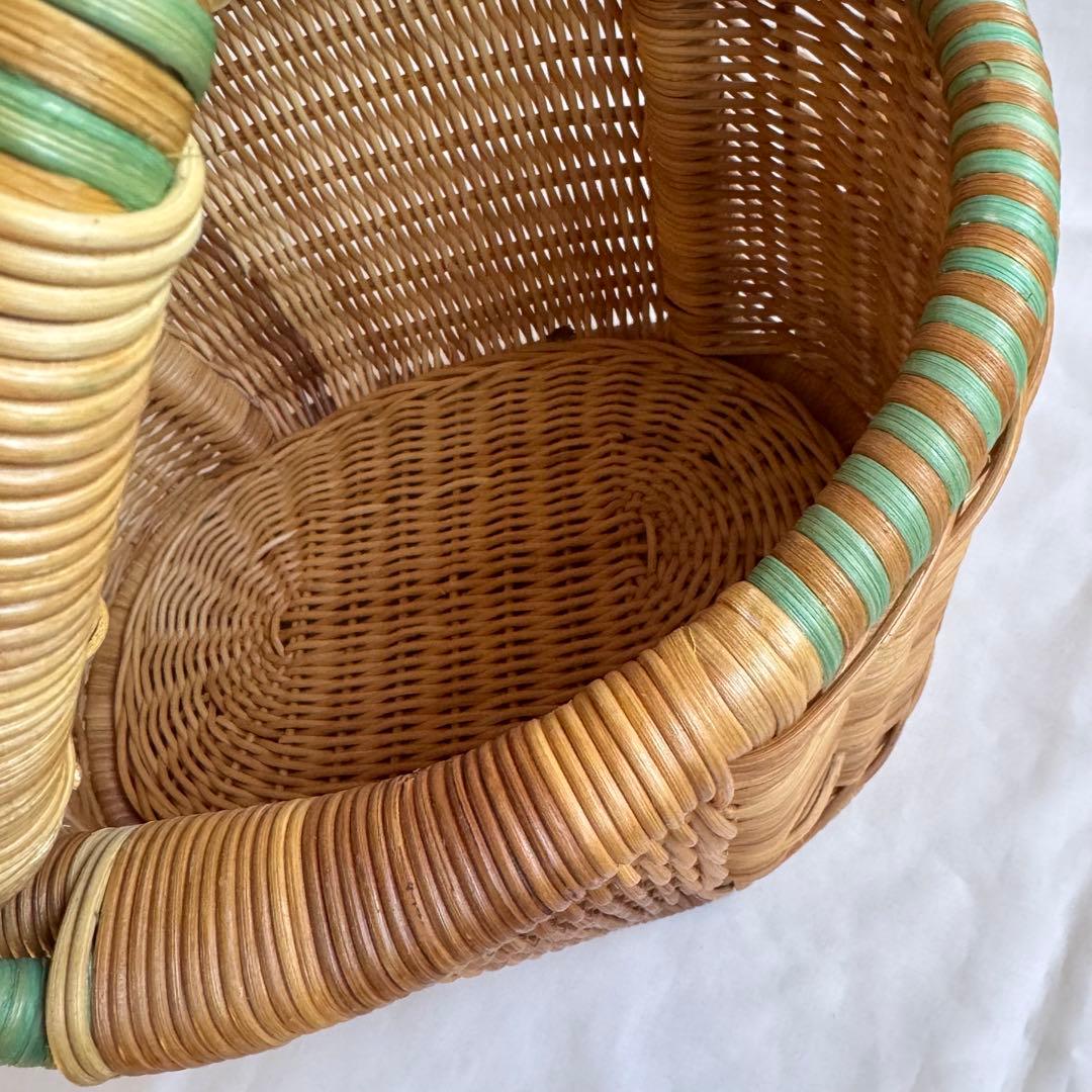 大きなふた付きオーバル型　ピクニックバスケット　ツートンカラー　モスグリーン