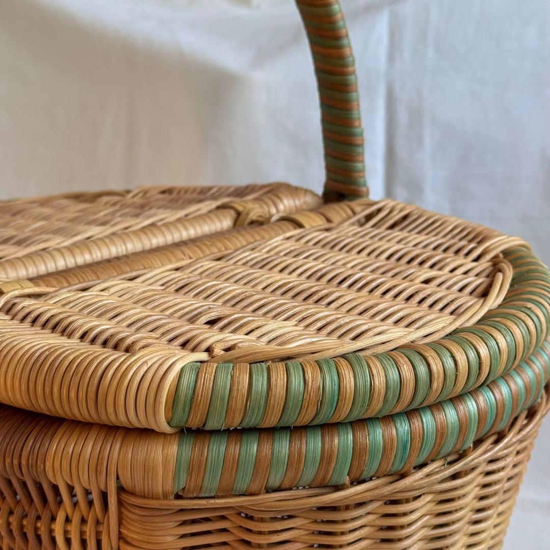 大きなふた付きオーバル型　ピクニックバスケット　ツートンカラー　モスグリーン