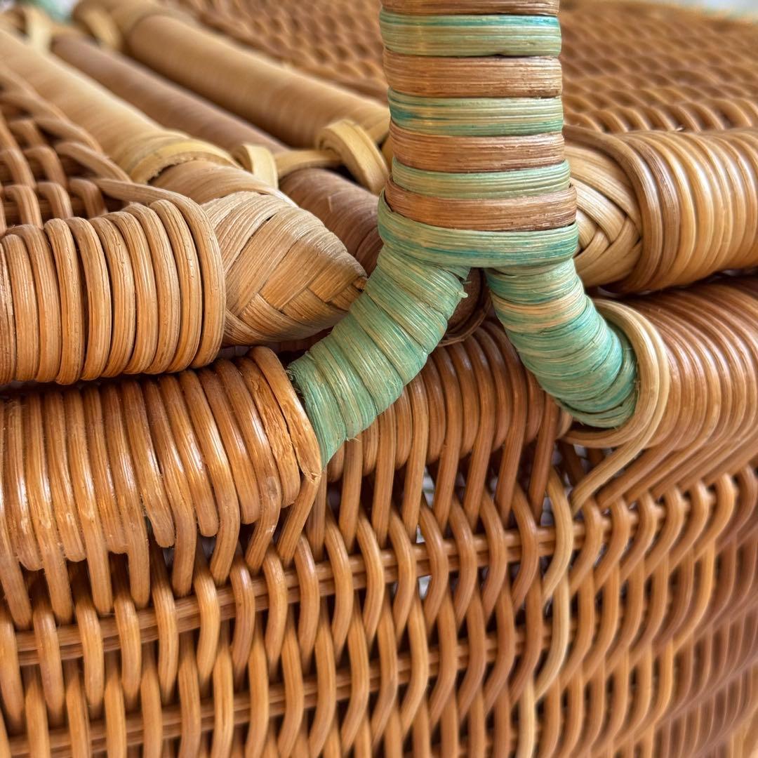 大きなふた付きオーバル型　ピクニックバスケット　ツートンカラー　モスグリーン