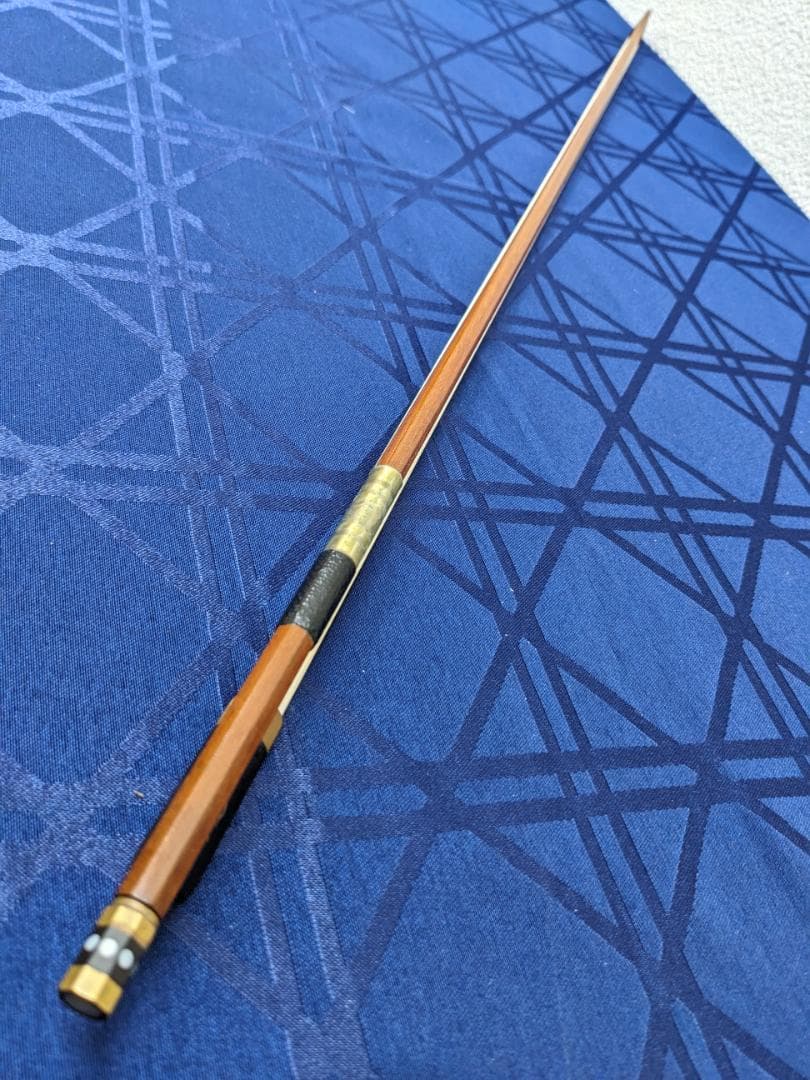 ビオラ弓　金色？のパーツに素敵な文様入り