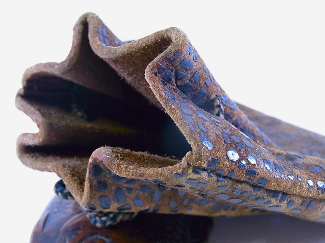 【 E719 】 コレクター放出品　明治時代～大正時代　アイヌ玉魚根付皮提げ袋