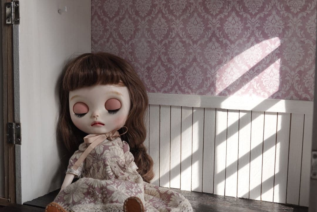 ブライスリカちゃんカスタムアイシードールBOX形ドールハウス背景