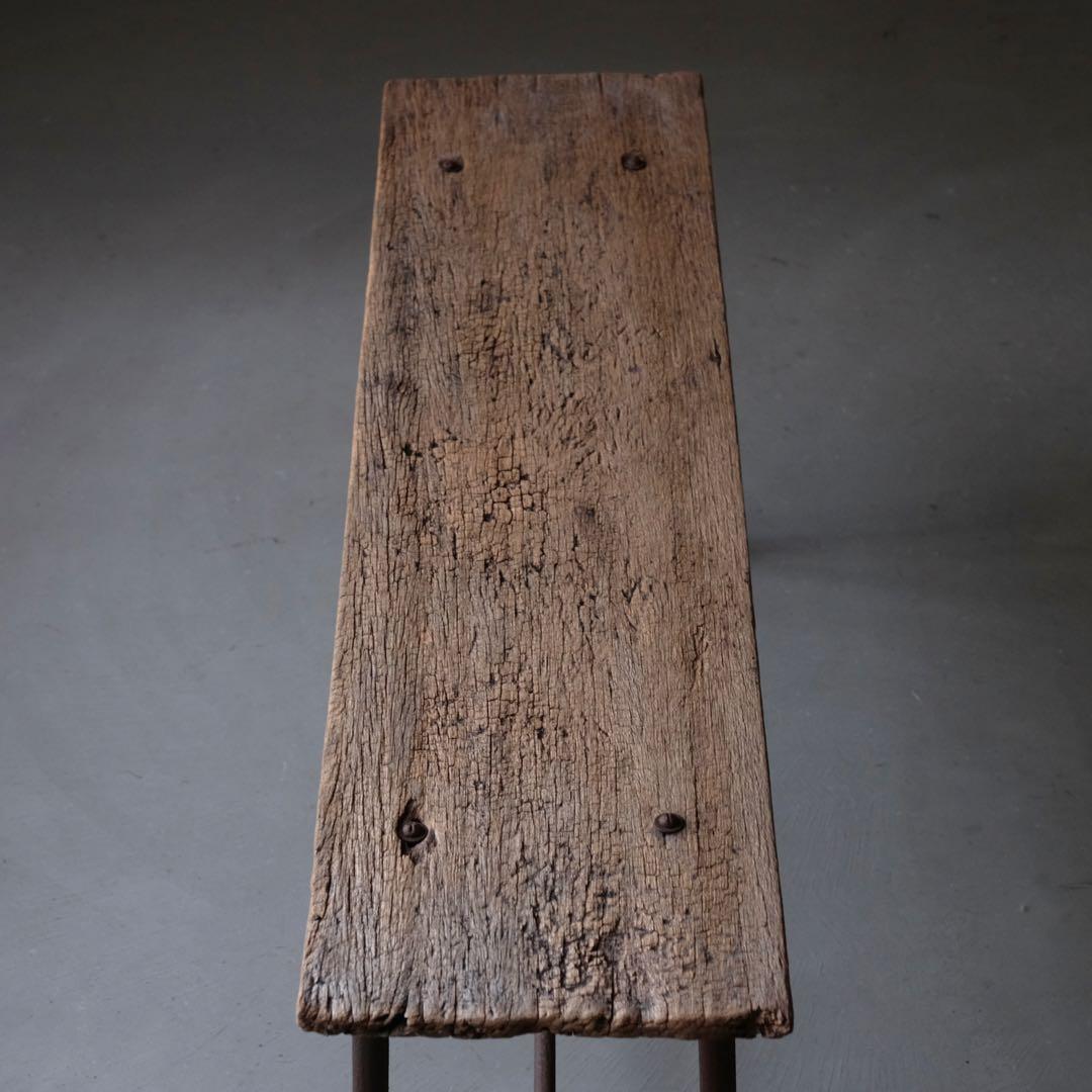 枯れた天板の鉄脚展示台　サイドテーブル 陳列棚 インダストリアル 古道具 古家具