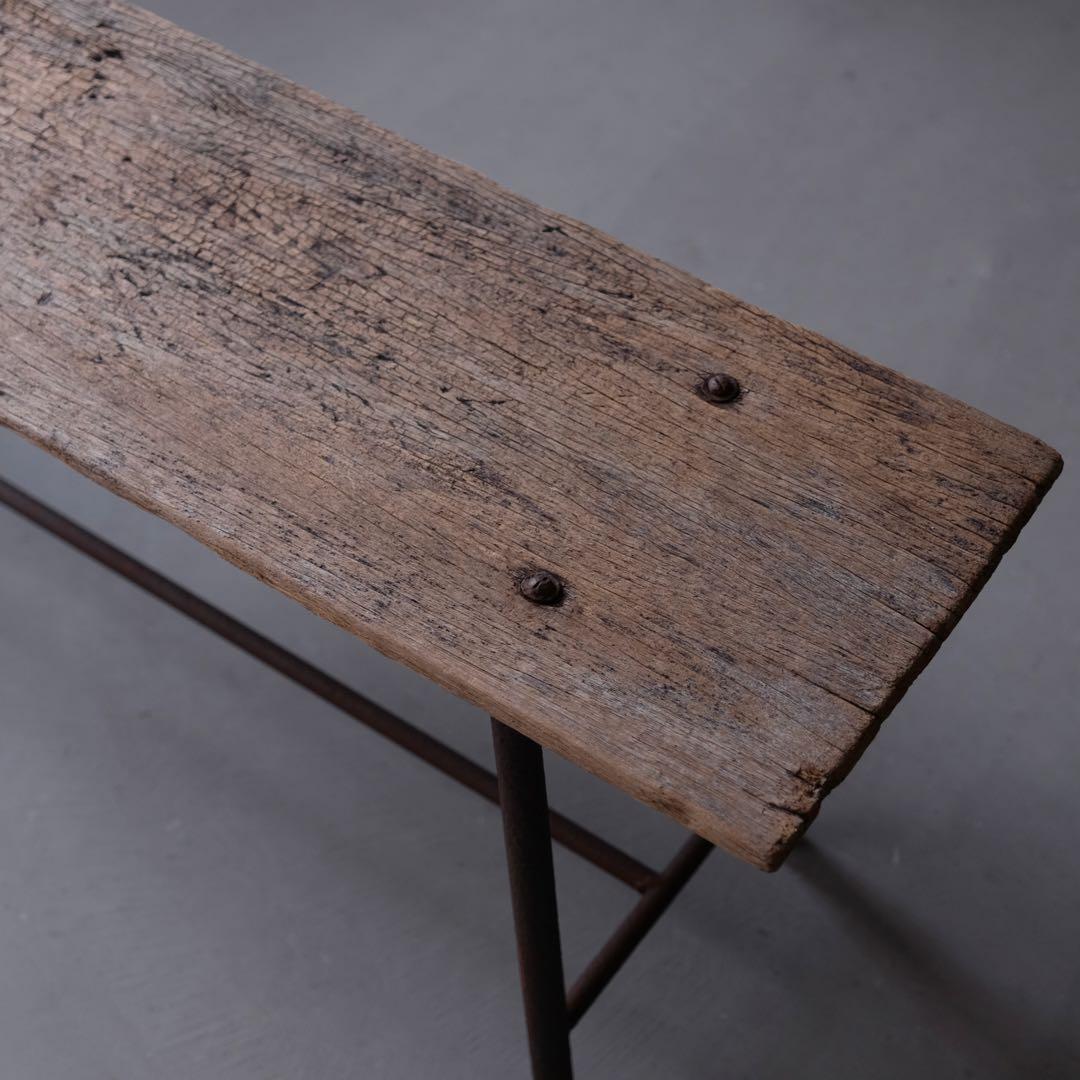枯れた天板の鉄脚展示台　サイドテーブル 陳列棚 インダストリアル 古道具 古家具