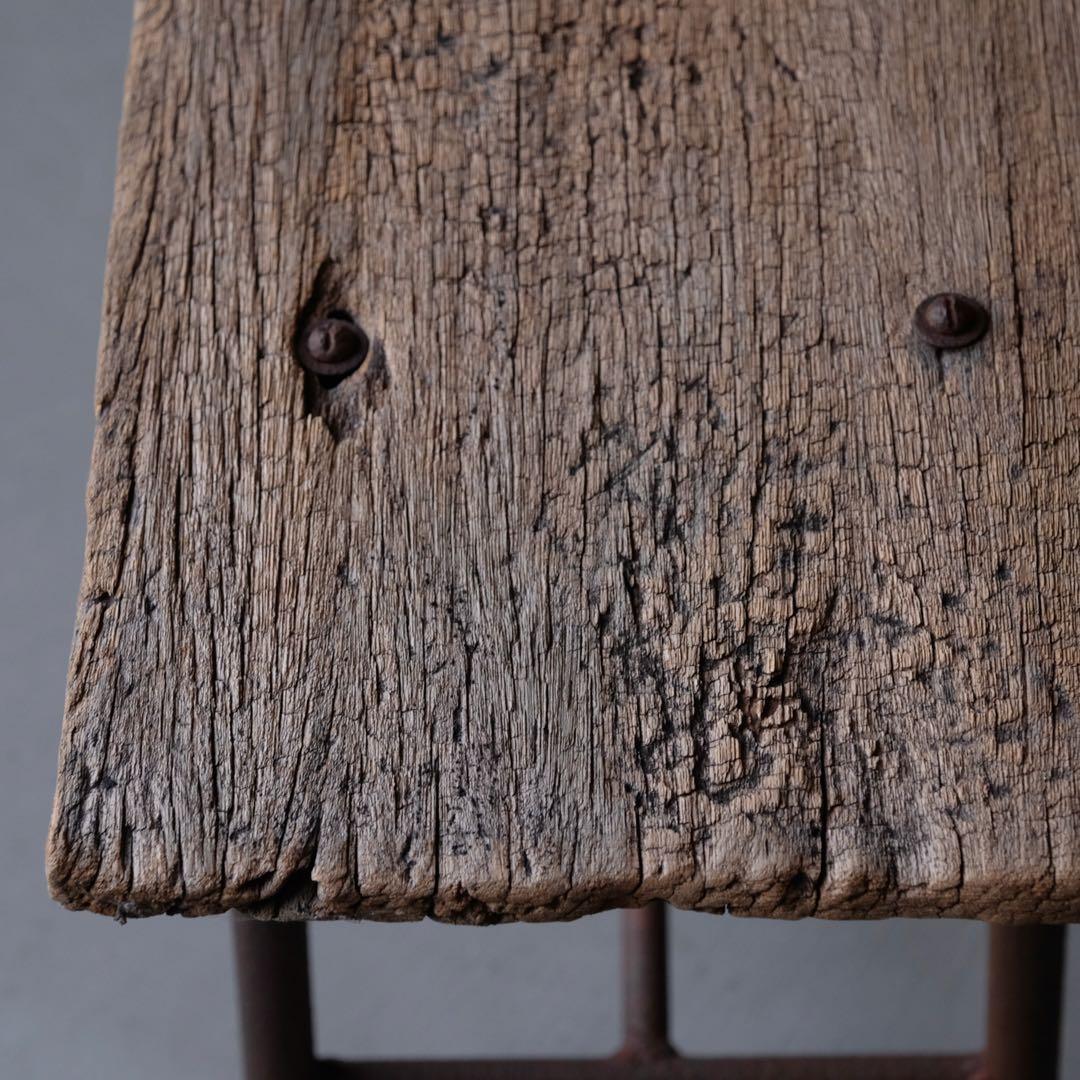 枯れた天板の鉄脚展示台　サイドテーブル 陳列棚 インダストリアル 古道具 古家具