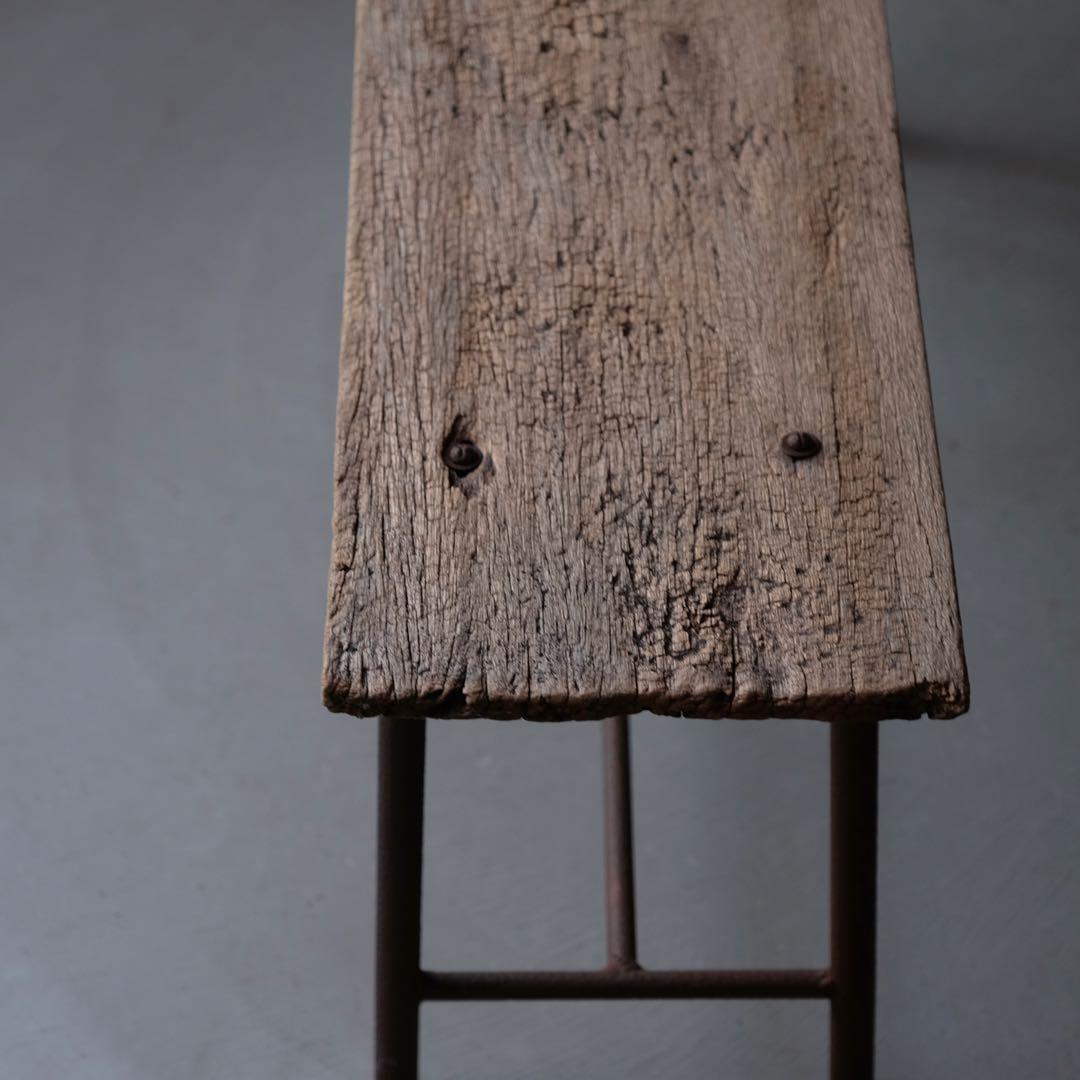 枯れた天板の鉄脚展示台　サイドテーブル 陳列棚 インダストリアル 古道具 古家具