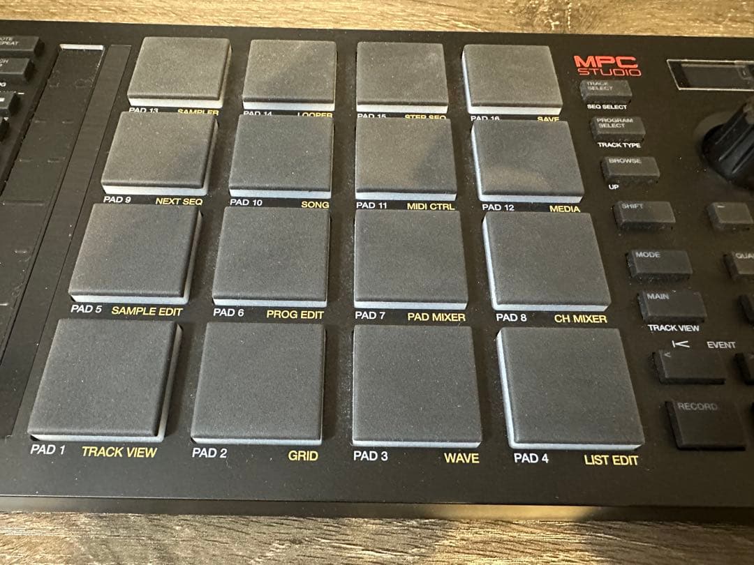 AKAI MPC STUDIO 音楽制作コントローラー