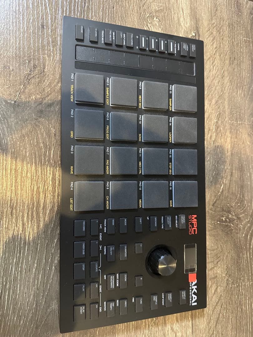 AKAI MPC STUDIO 音楽制作コントローラー