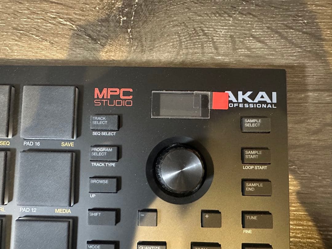 AKAI MPC STUDIO 音楽制作コントローラー