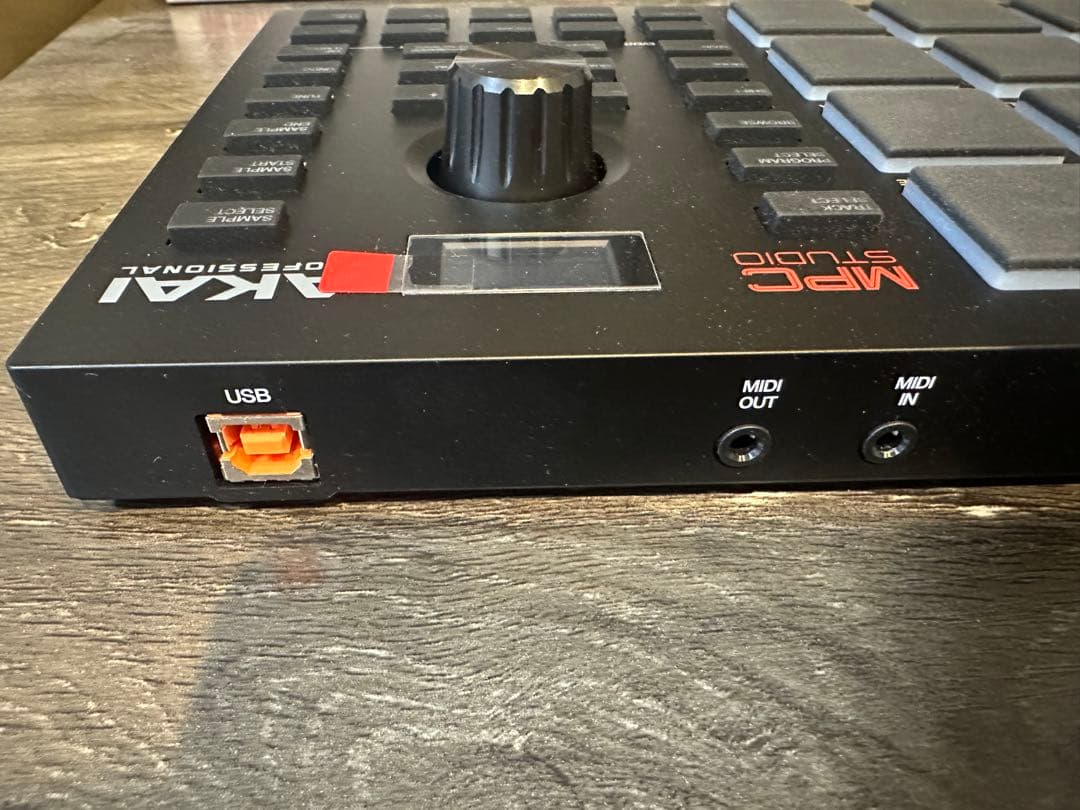 AKAI MPC STUDIO 音楽制作コントローラー