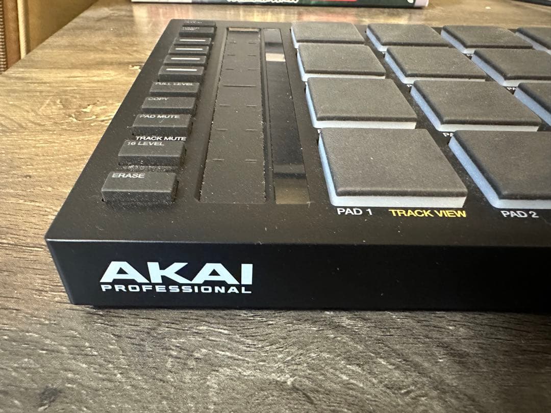 AKAI MPC STUDIO 音楽制作コントローラー