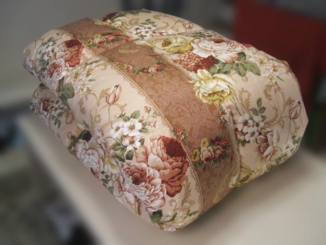 残り２点お買い得品‼️新品＊ロイヤル＊フランス９３％＊増量１，３キロ＊羽毛布団ＳＰ