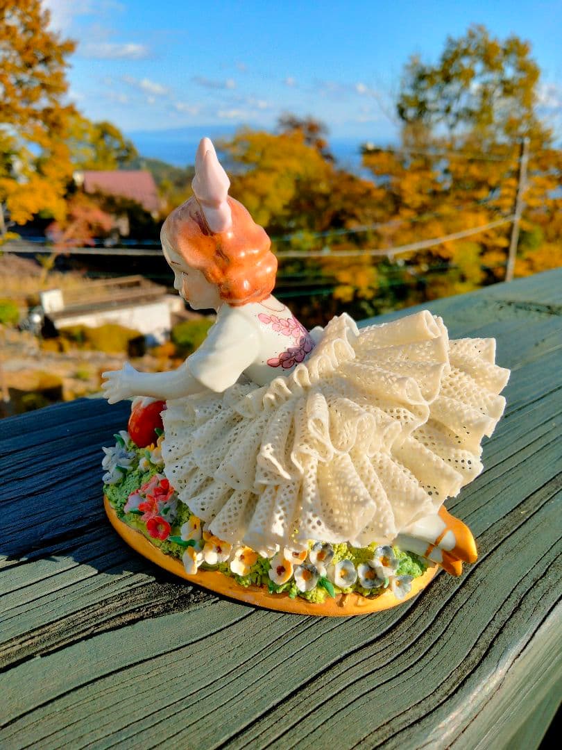 陶器製少女フィギュア 花の装飾