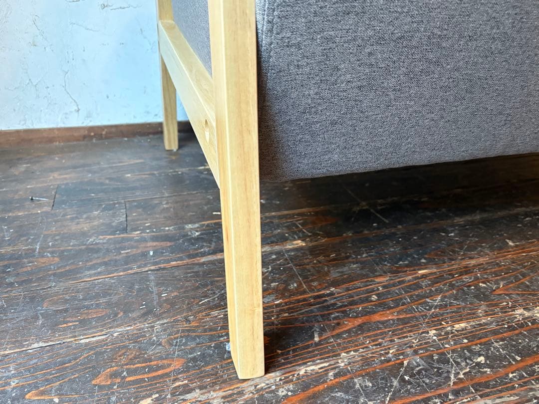 グレーの2人掛けソファ　2p モダン