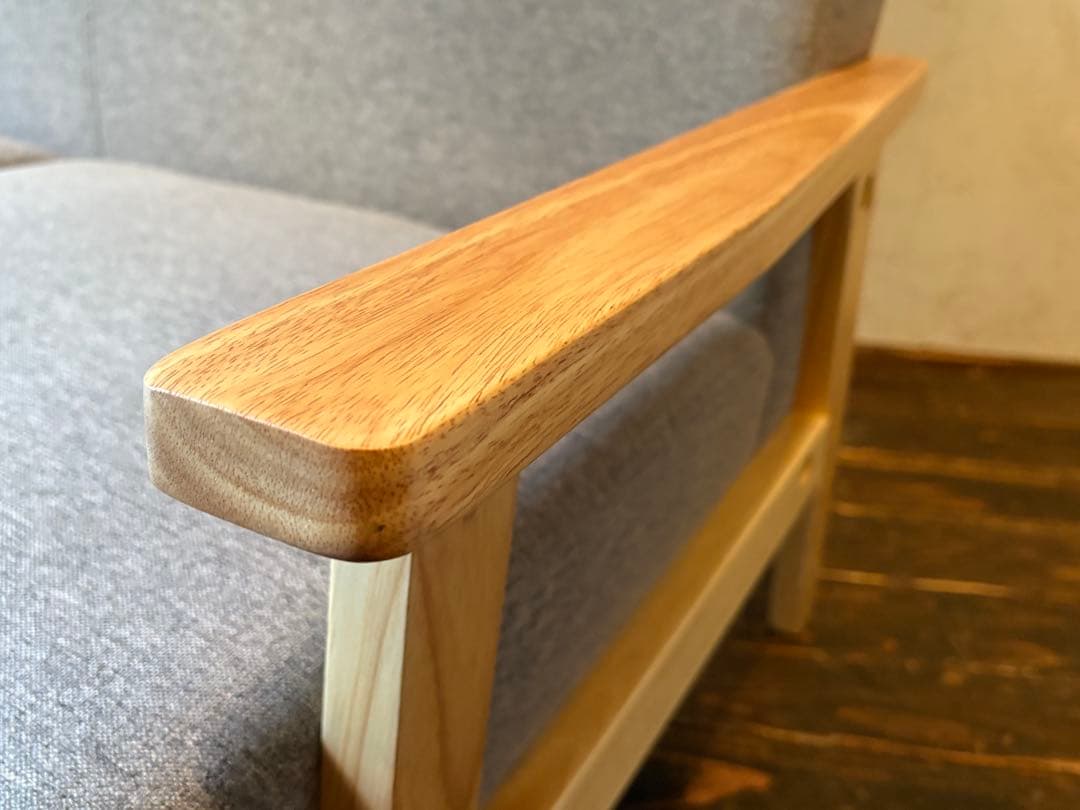 グレーの2人掛けソファ　2p モダン