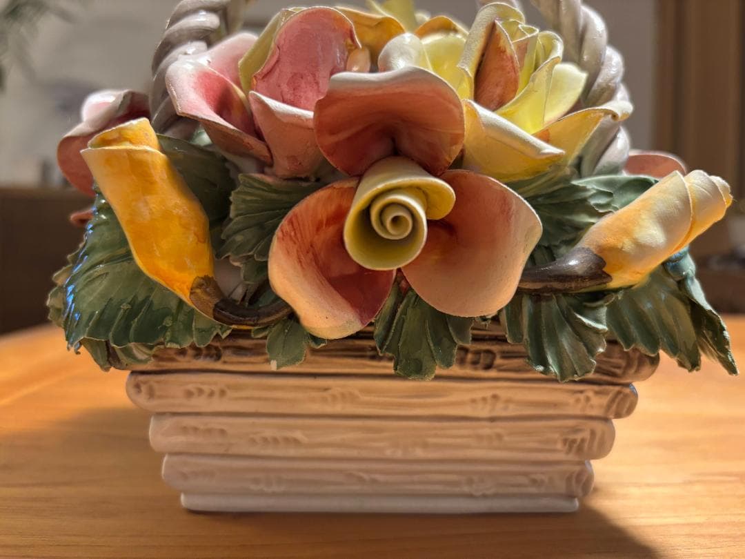 イタリア製　陶花　陶器の置物　バラ　バスケット　ハンドメイド