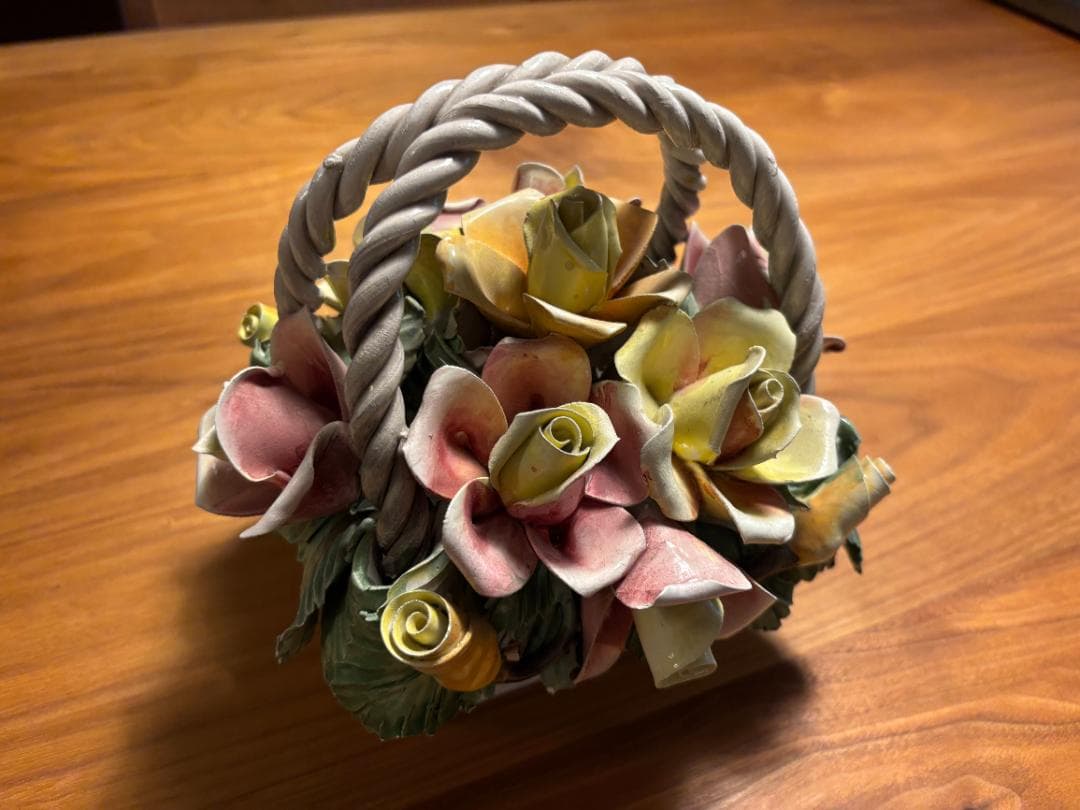 イタリア製　陶花　陶器の置物　バラ　バスケット　ハンドメイド
