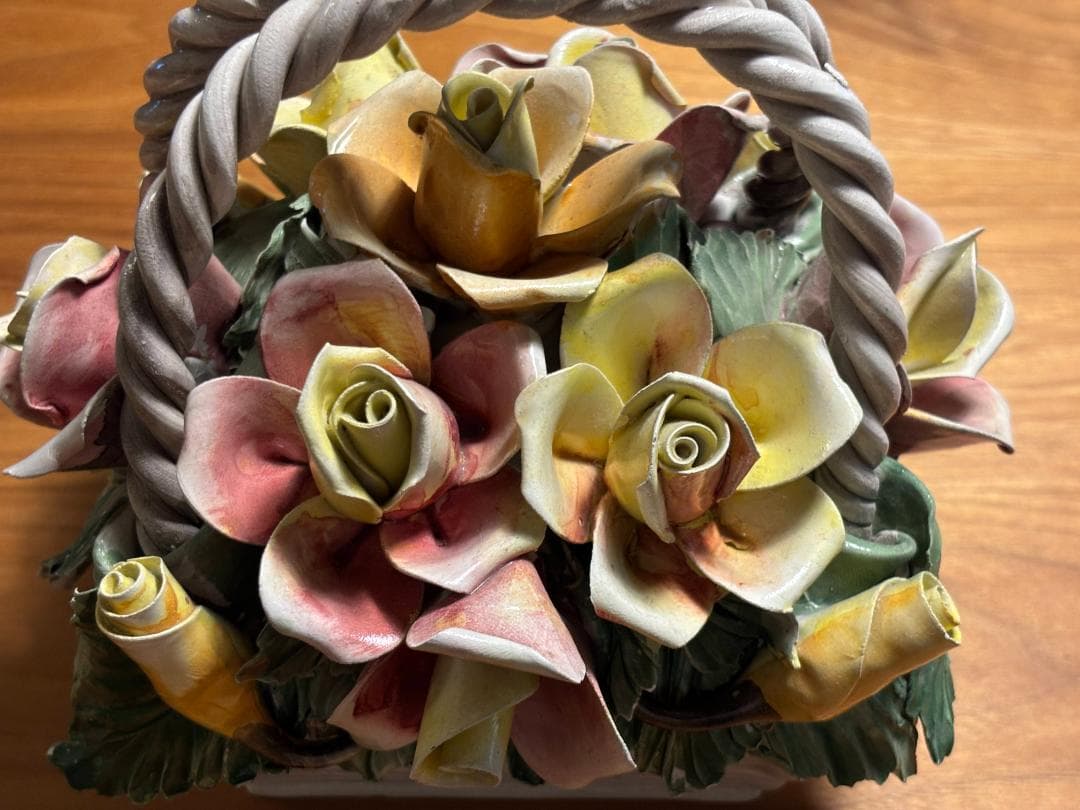 イタリア製　陶花　陶器の置物　バラ　バスケット　ハンドメイド